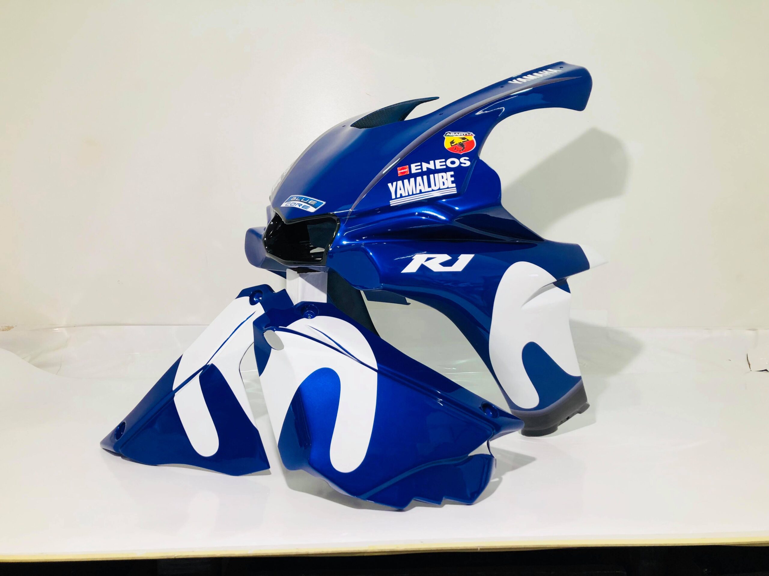 Yamaha Race Fairings – Custom Painted Design 12 - Image 2