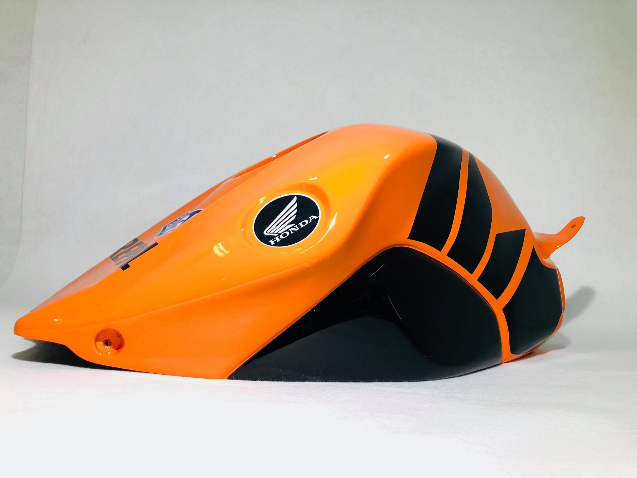 Honda Race Fairings – Custom Painted Design 18 - Image 3