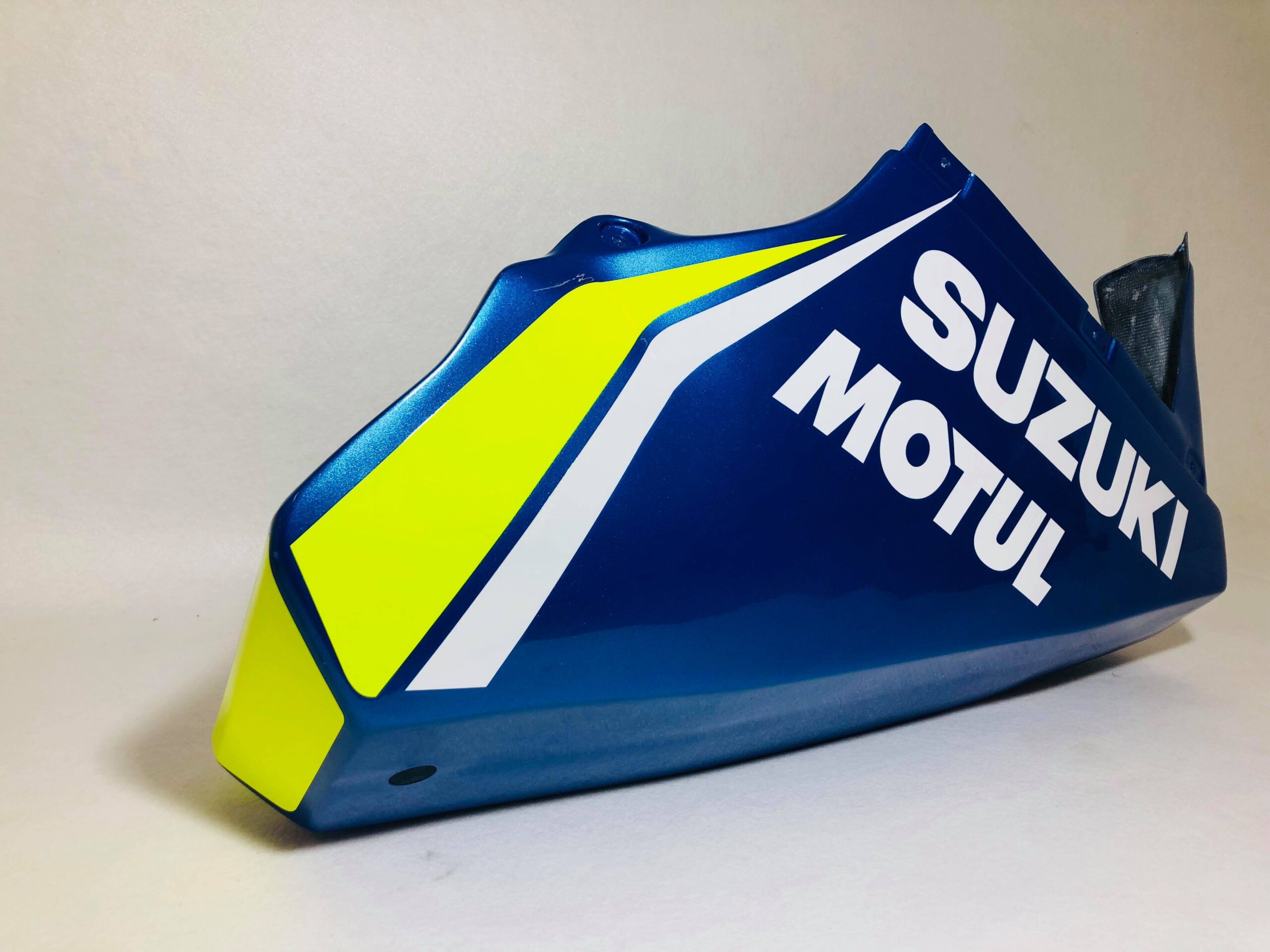 Suzuki Race Fairings – Custom Painted Design 6 - Image 5