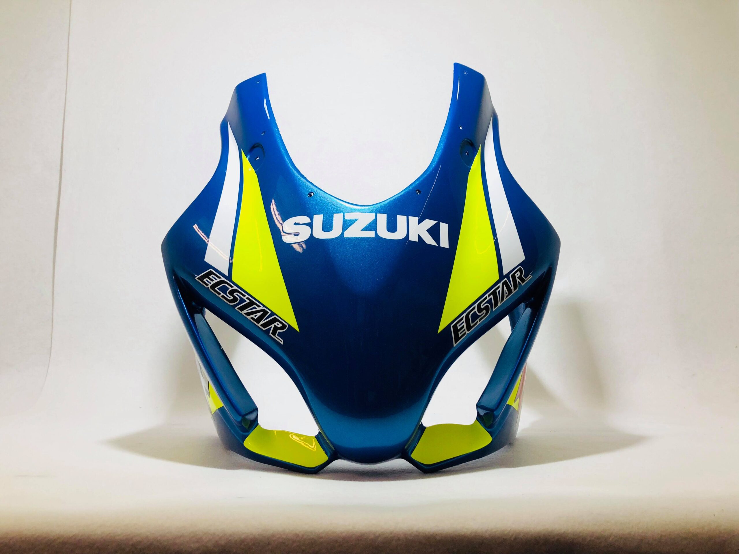 Suzuki Race Fairings – Custom Painted Design 6 - Image 3