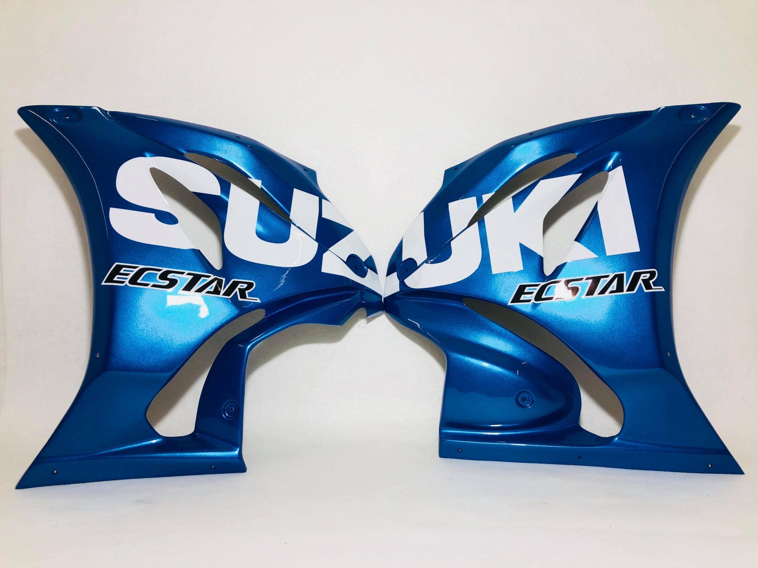 Suzuki Race Fairings – Custom Painted Design 6 - Image 4