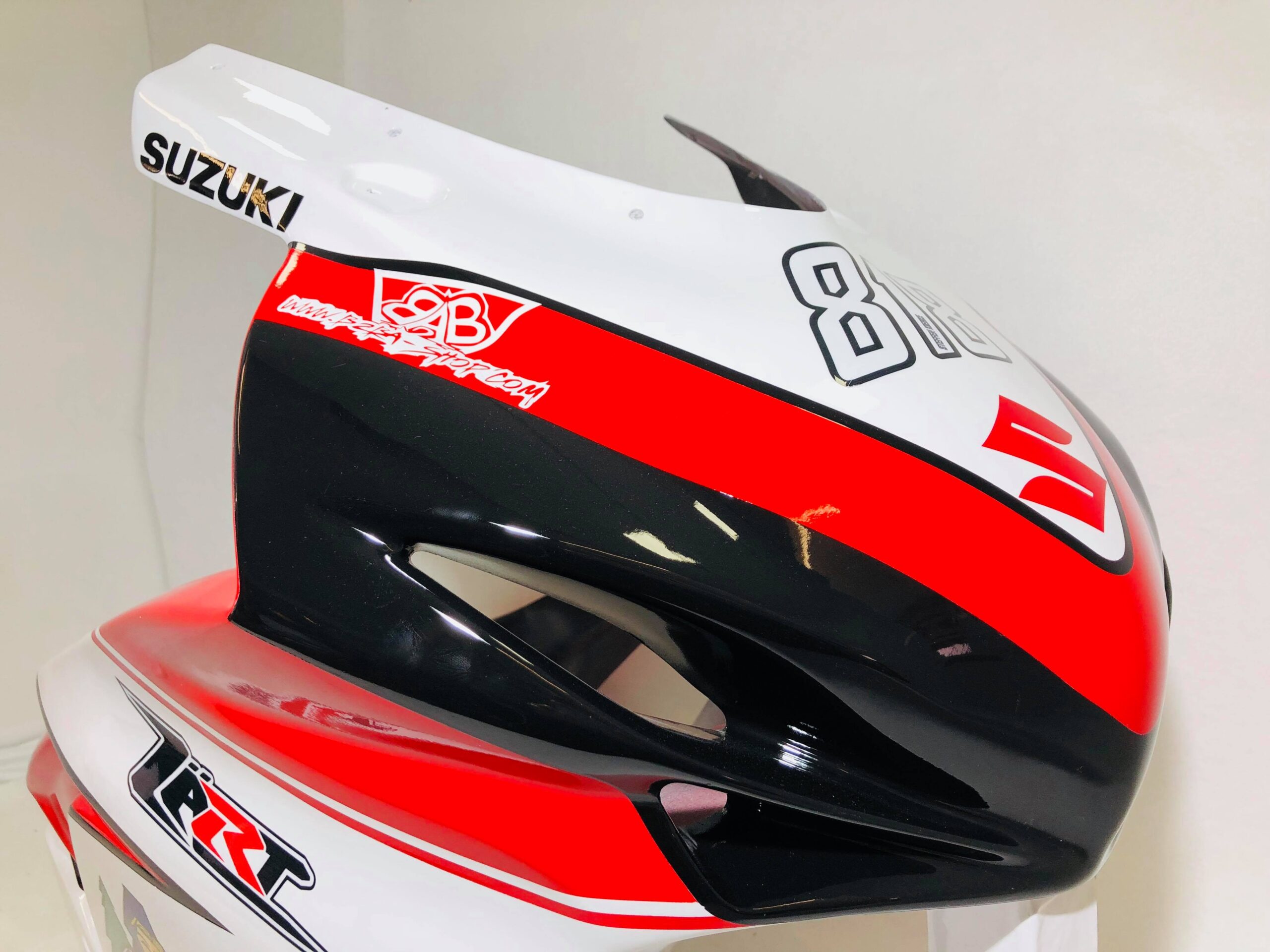 Suzuki Race Fairings – Custom Painted Design 8 - Image 6