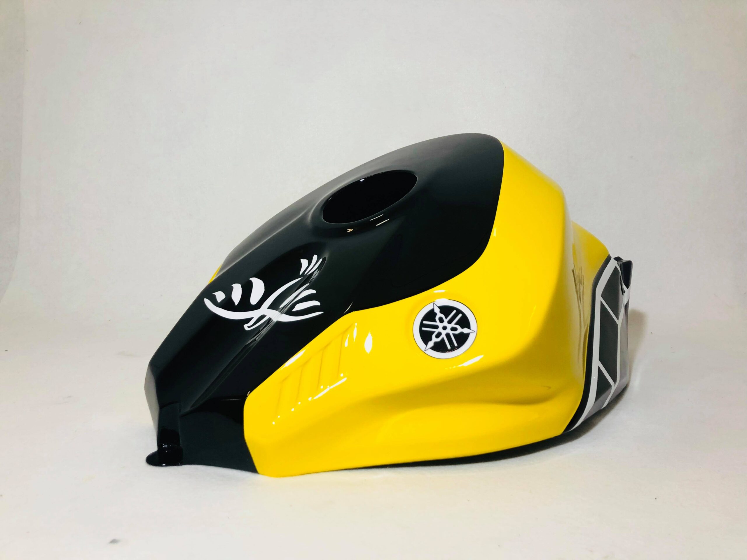 Yamaha Race Fairings – Custom Painted Design 18 - Image 2
