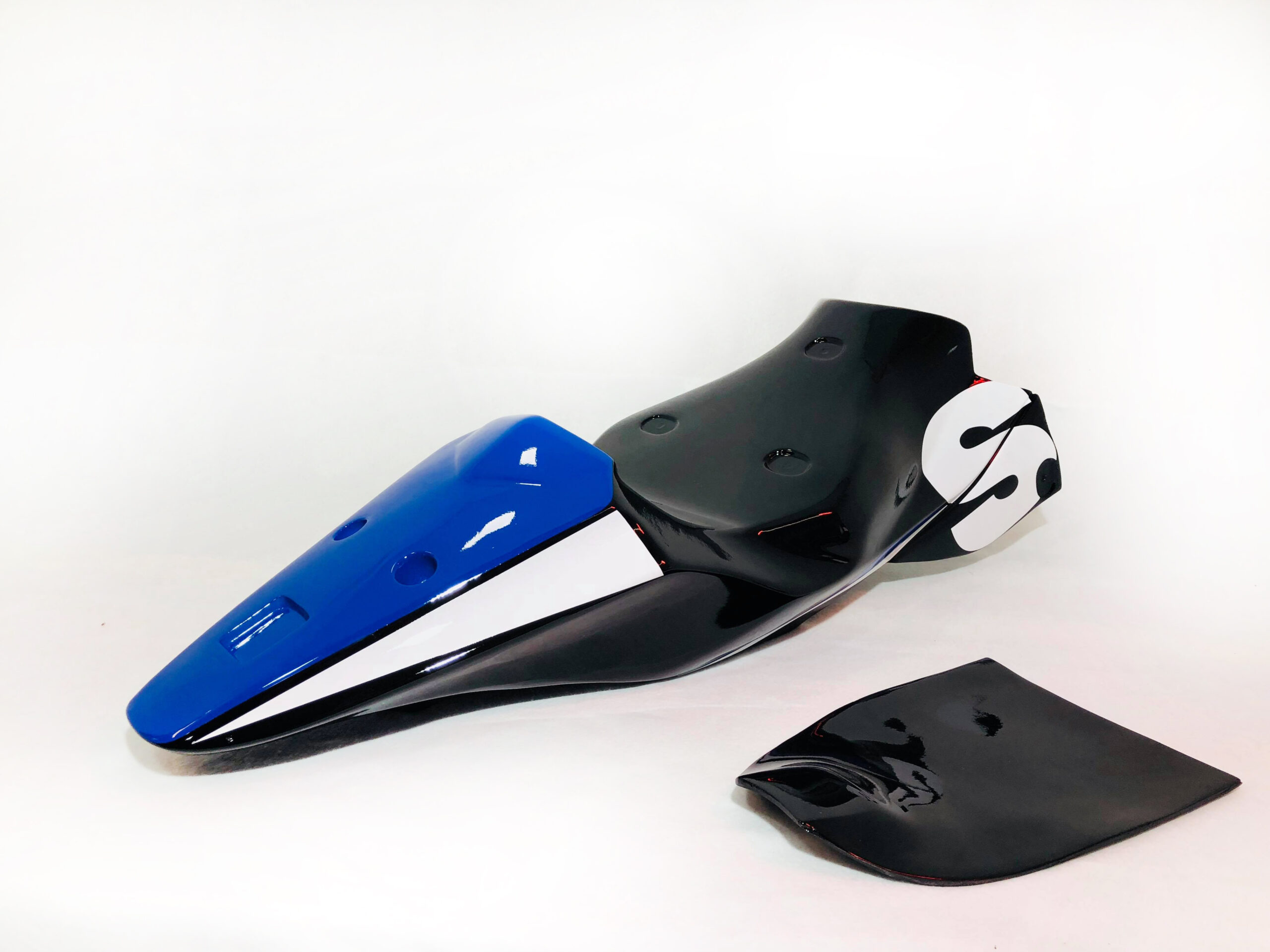 Suzuki Race Fairings – Custom Painted Design 5 - Image 5