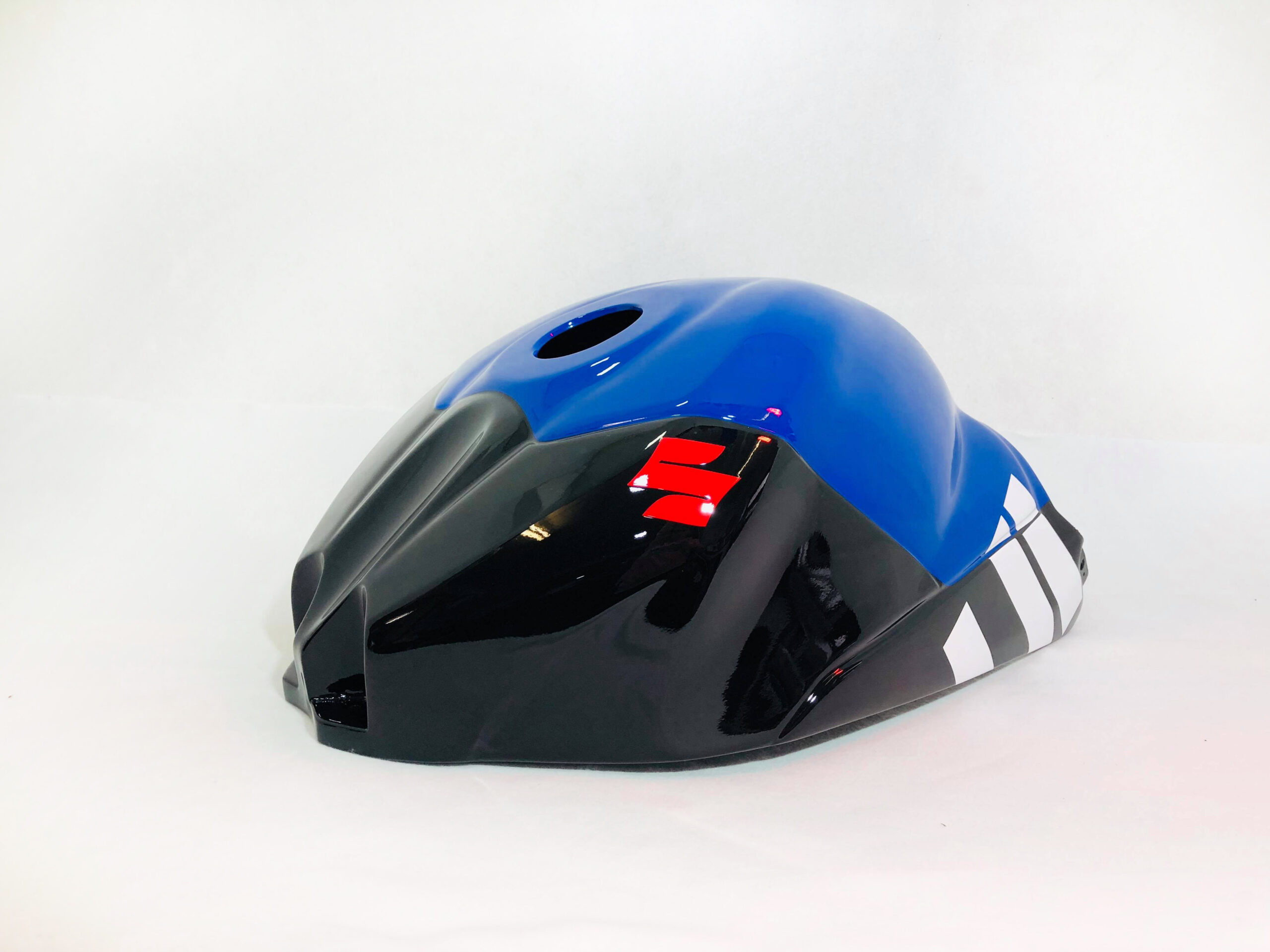 Suzuki Race Fairings – Custom Painted Design 5 - Image 3